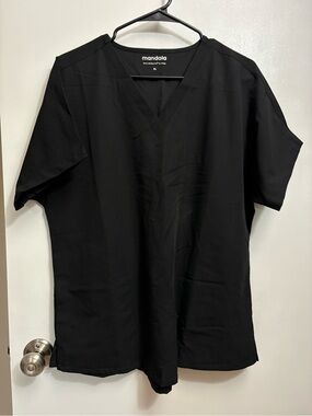 Mandala Women’s Black V-Neck Short Sleeve Scrub Top